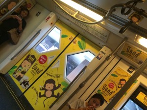 ラッピング電車車内
